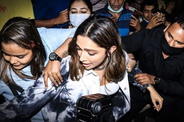 خاتون کی دپیکا پڈوکون کا پرس چھیننے کی کوشش