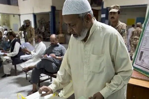سندھ اور بلوچستان کے 3 حلقوں میں ضمنی انتخابات کیلیے پولنگ جاری