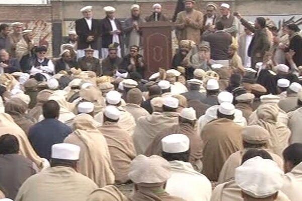 حکومت نے باجوڑ میں خواتین پر پابندیوں سے متعلق جرگے کے فیصلے کا نوٹس لے لیا