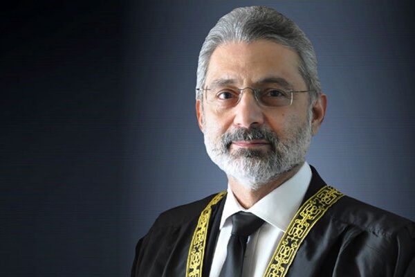 ملک کو منظم طریقے سے تباہ کیا جا رہا ہے: جسٹس قاضی فائز عیسیٰ