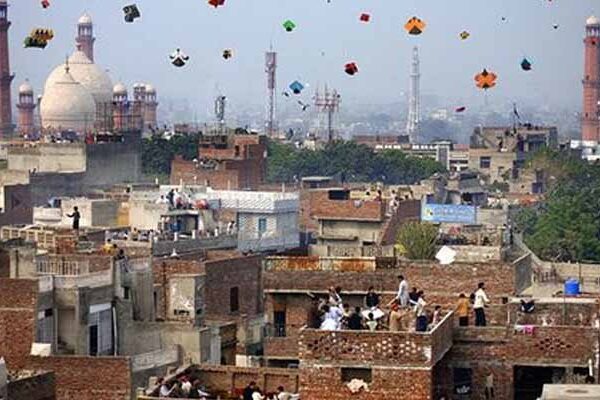 لاہور: بسنت پر ڈرون ٹیکنالوجی کے ذریعے پتنگ بازوں کو پکڑنے کا فیصلہ