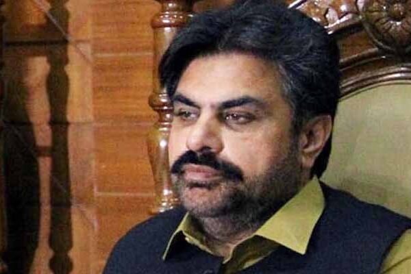 پولیس افسران کے تبادلوں پر سندھ حکومت کا ردِ عمل سامنے آ گیا