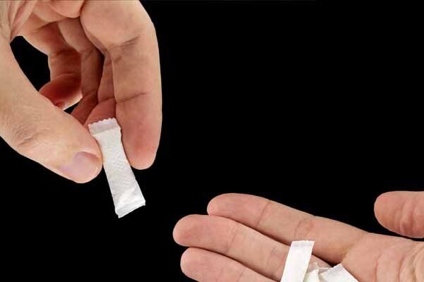 ’نکوٹین پاؤچز‘ کیا ہیں؟ اور سوشل میڈیا پر اس سے متعلق کیوں ٹرینڈ کر رہا ہے؟