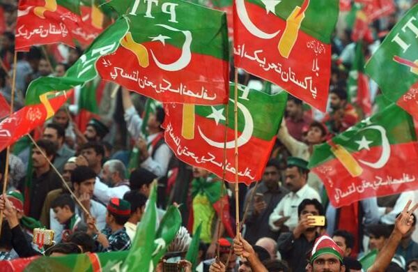 پی ٹی آئی کی جانب سے عبدالقادر کو سینیٹ کا ٹکٹ ملنے پر کئی سوالات کھڑے ہو گئے