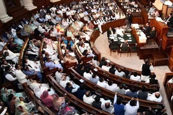ن لیگ اور پی ٹی آئی کے 8،8 باغی ارکان اسمبلی سامنے آگئے