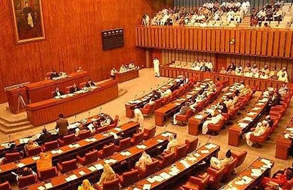 کابینہ نے سینیٹ الیکشن اوپن بیلٹ سے کروانے کی منظوری دیدی