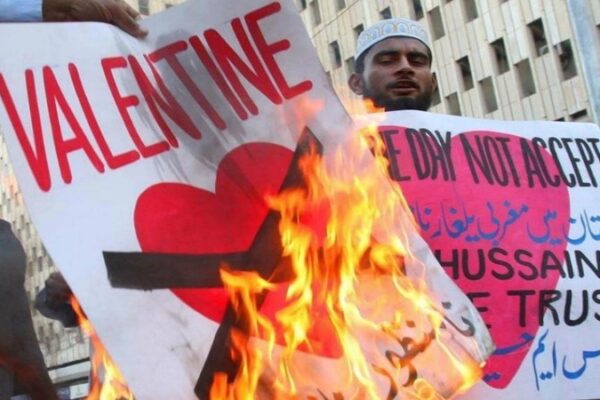 ویلنٹائن ڈے مغربی تہذیب کا شاخسانہ