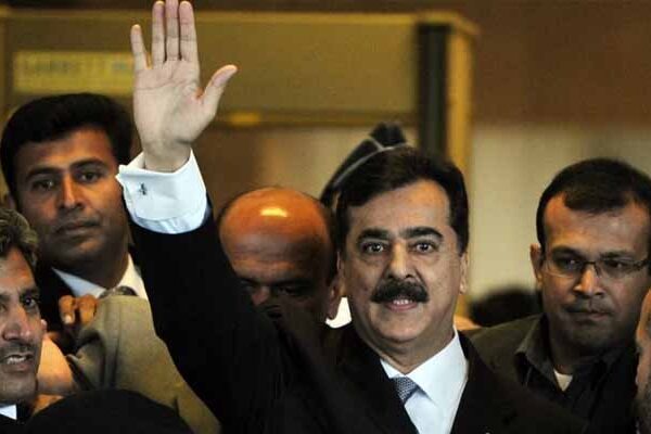 سینیٹ الیکشن: پی ٹی آئی کا اعتراض مسترد، گیلانی کے کاغذات نامزدگی منظور