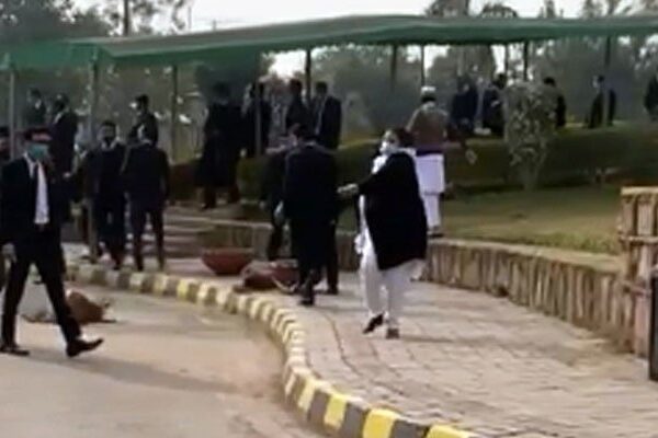 اسلام آباد میں چیمبرز گرانے کا معاملہ، وکلا ایک بار پھر بپھر گئے