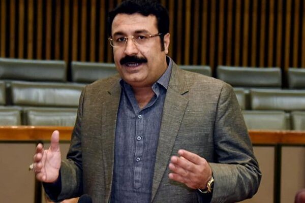 قومی اسمبلی: ‘کھینچ کے رکھ، تان کے رکھ، بوریا بستر باندھ کے رکھ’
