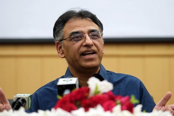 کورونا: صورتحال بہتر نہ ہوئی تو سخت فیصلے کریں گے، اسد عمر نے خبردار کردیا