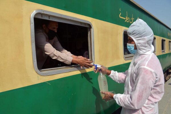 کورونا: ٹرینوں کے شیڈول میں کوئی تبدیلی نہیں کی گئی، ترجمان ریلوے