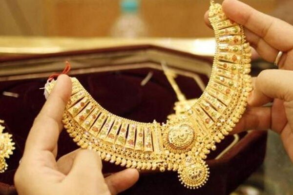 ملک میں سونے کی فی تولہ قیمت میں یکدم کمی