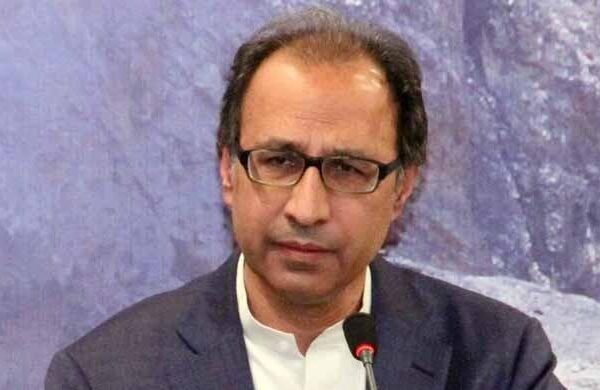 سابق وزیر خزانہ حفیظ شیخ بھی کورونا وائرس میں مبتلا ہو گئے