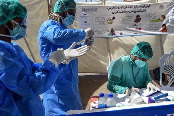 کورونا: عوام کی زندگیاں بچاتے ہوئے اب تک 143 ہیلتھ ورکرز خود جان سے چلے گئے