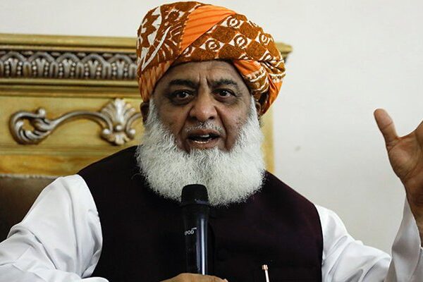 پی ڈی ایم اتحاد توڑنے کی سازشیں ہو رہی ہیں لیکن ہم بچے نہیں: فضل الرحمان