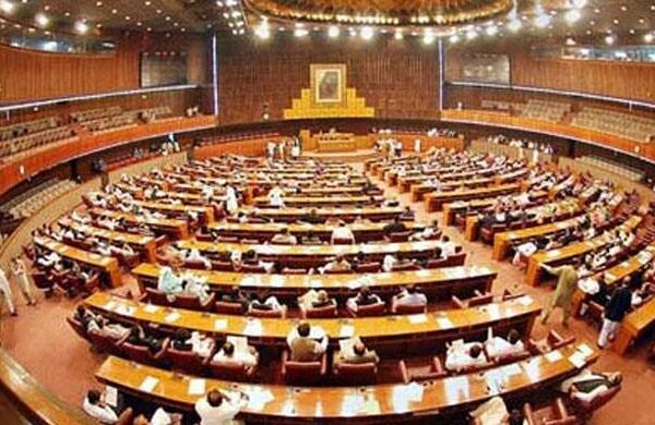اعتماد کا ووٹ: قومی اسمبلی کا اجلاس ہفتے کو سوا 12 بجے طلب