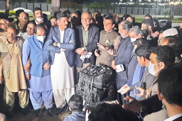 چیئرمین سینیٹ انتخاب میں 7 ووٹ مسترد، اپوزیشن کا عدالت جانے کا اعلان