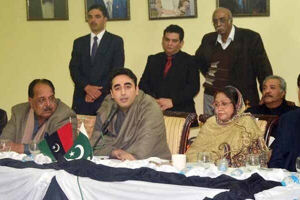 پیپلز پارٹی کا سینیٹ میں اپنا اپوزیشن لیڈر لانے کا فیصلہ