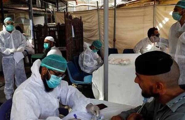 پاکستان: 8 ماہ بعد ایک دن میں سب سے زیادہ کورونا کیسز رپورٹ، مزید 63 اموات