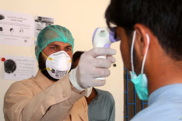 پاکستان: کورونا مثبت کیسز کی شرح 6.5 تک پہنچ گئی، مزید 54 ہلاکتیں