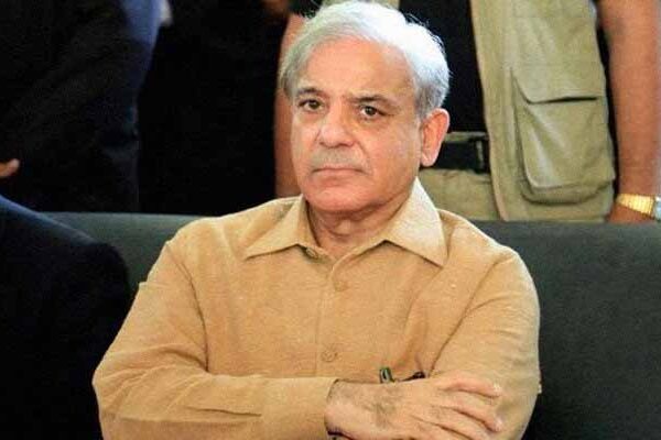 ’میاں صاحب، اتنی دوری اچھی نہیں ہوتی‘، شہباز شریف اور جج کے مکالمے پر عدالت میں قہقہے