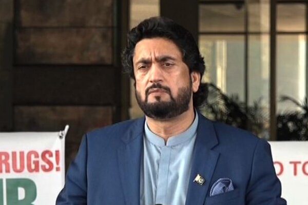 وزیراعظم کو ووٹ نہ دینے والوں کو نشان عبرت بنایا جائے: شہریار آفریدی