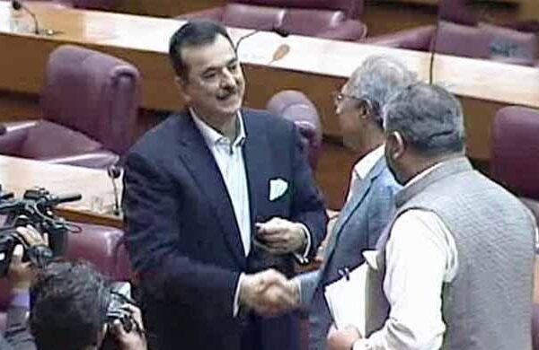 الیکشن کمیشن نے گیلانی کی کامیابی کا نوٹیفکیشن روکنے کی استدعا مسترد کر دی