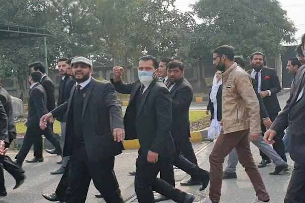 اسلام آباد ہائیکورٹ حملہ کیس: وکلا کے لائسنس بحال کرنے کی استدعا مسترد