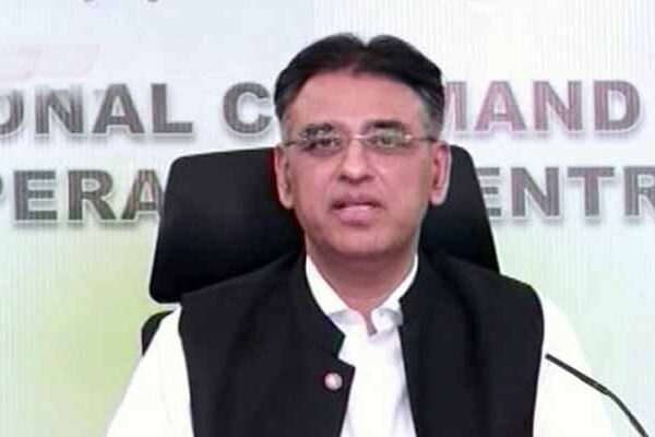 پاکستان پر سفری پابندیاں: اسد عمر نے برطانوی فیصلے پر سوال اٹھا دیا