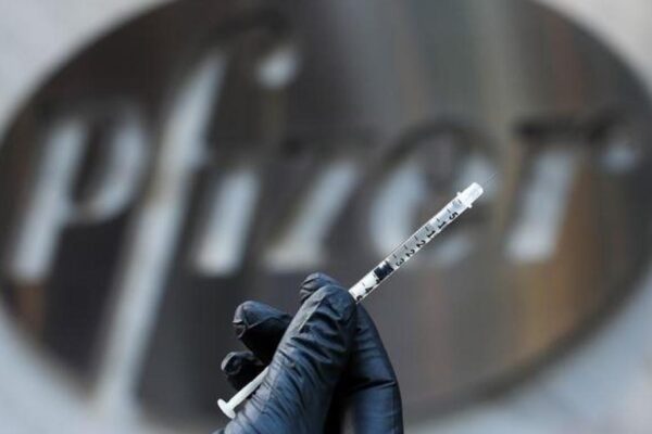 فائزر: کورونا ویکسین لگوانے والوں کو 12 ماہ کے اندر تیسری خوراک کی ضرورت پیش آ سکتی ہے