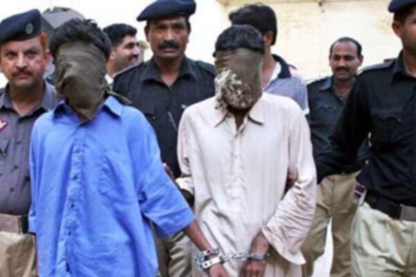 کراچی: قائد آباد سے انتہائی مطلوب 2 منشیات فروش گرفتار