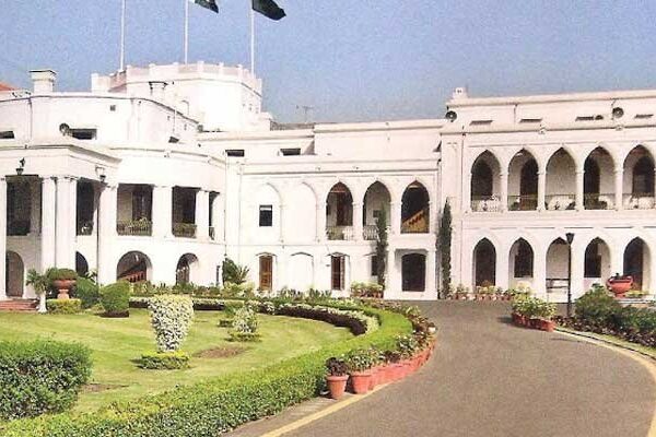 گورنر ہاؤس پنجاب کے سکیورٹی آفیسر کورونا کے باعث انتقال کر گئے