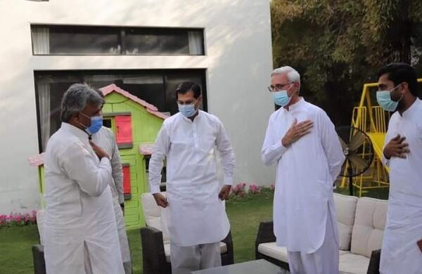پی ٹی آئی کے30 سے زائد اراکین کی جہانگیرترین کی حمایت میں اسمبلیوں سے استعفوں کی پیشکش