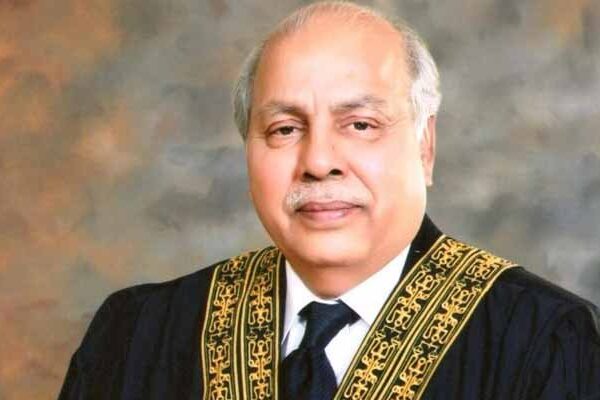 ہم کمشنر کراچی کو ہٹانے جا رہے ہیں، چیف جسٹس پاکستان