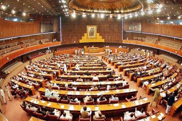 حکومت کا توہین آمیز خاکوں کیخلاف متفقہ قرارداد لانے کا فیصلہ