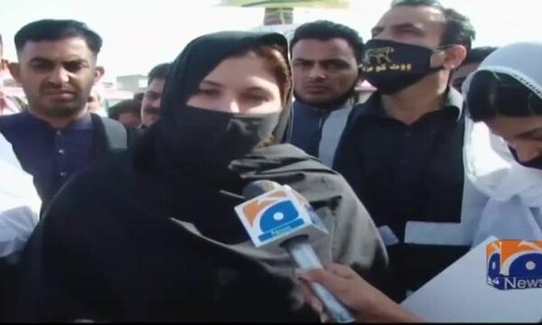 میں بھی میدان میں ہوں، خواتین ووٹ ڈالنے نکلیں: نوشین افتخار