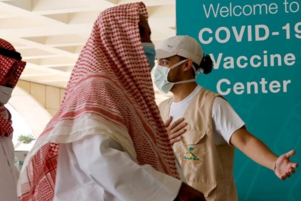 سعودی عرب میں کووِڈ- 19 کے کیسوں کی تعداد 900 سے متجاوز، 9 مریض چل بسے