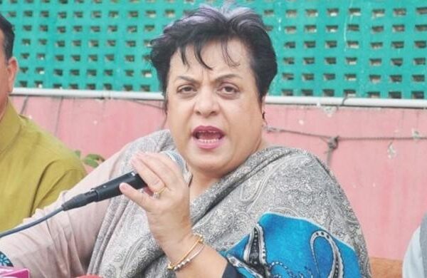 پاکستان کو ریڈ لسٹ کرنے کا معاملہ، شیریں مزاری برطانوی حکومت پر پھٹ پڑیں