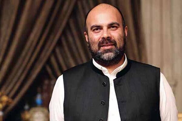 ایس او پیز کی خلاف ورزی پر کے پی کے وزیر صحت کے خلاف مقدمہ درج