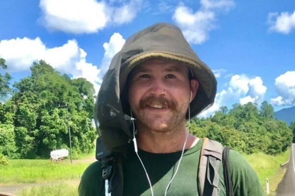 سخت گرمی اور سانپوں کی موجودگی میں اسکیٹ بورڈ پر 4000 کلومیٹر کا سفر