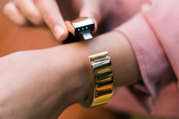 کلائی پر پہنا جانے والا پاور بینک متعارف