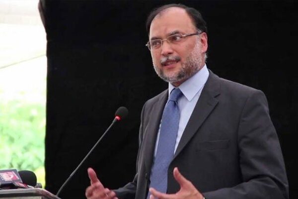 پارٹی میں نواز شریف کی رائے کے بعد کوئی دوسری رائے نہیں ہوتی: احسن اقبال