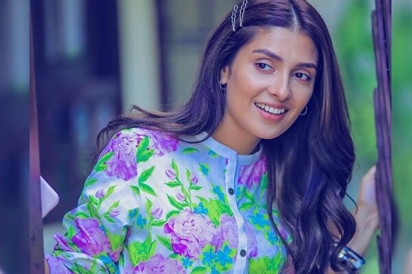 عائزہ خان کے گھر نئی انٹری