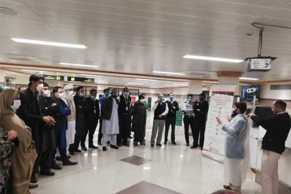 پشاور آنے والی 2 بین الاقوامی پروازوں کے 39 مسافر کورونا مریض نکل آئے