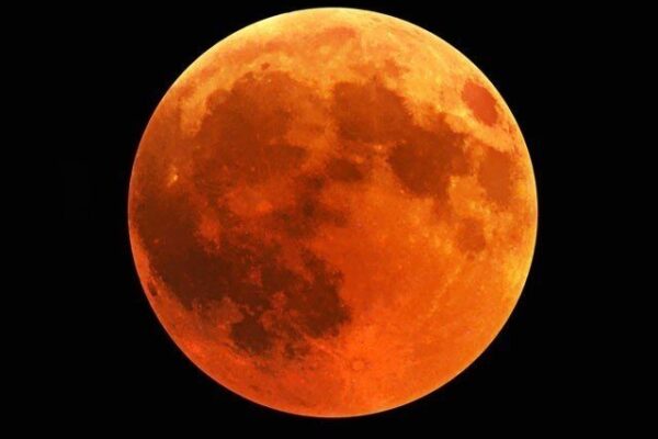 خونی سپرفل مون آسٹریلیا اور نیوزی لینڈ میں نمایاں رہا