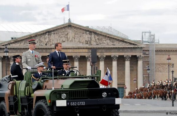 بیس سابق فرانسیسی جرنیلوں کے حکومت کا تختہ الٹے جانے کے خواب