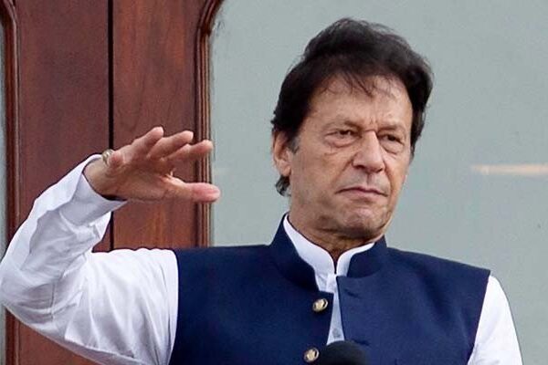 بھارت مقبوضہ کشمیر سے متعلق اپنے اقدام پر نظرثانی کرے: وزیراعظم