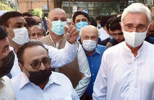 جہانگیر ترین گروپ کا دباؤ کام کر گیا، وزیراعلیٰ پنجاب تحفظات دور کرنے کیلئے تیار