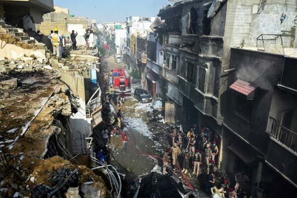 کراچی طیارہ حادثے کو ایک سال بیت گیا، تحقیقاتی رپورٹ میں کیا سامنے آیا؟